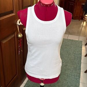 Abercrombie & Fitch White Tank Top  100% cotton  crew/scoop neck very stretchy M